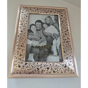 Fetco Home Decor 4x6 Rose Gold Metal Floral Vine Cutout Picture Frame Vertical
